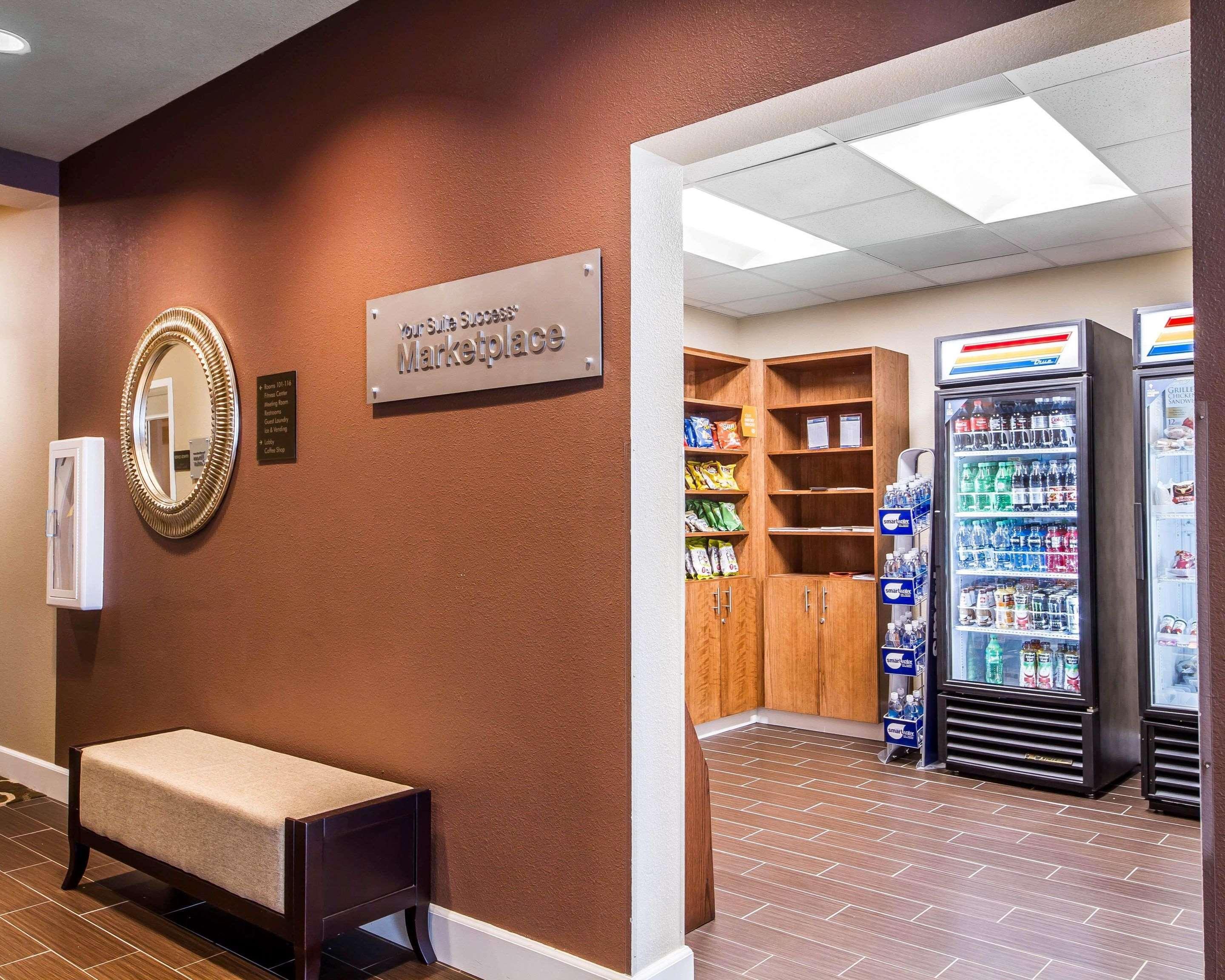 Comfort - Sacramento Airport Hotel 2*